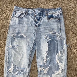 Light wash ripped jeans!